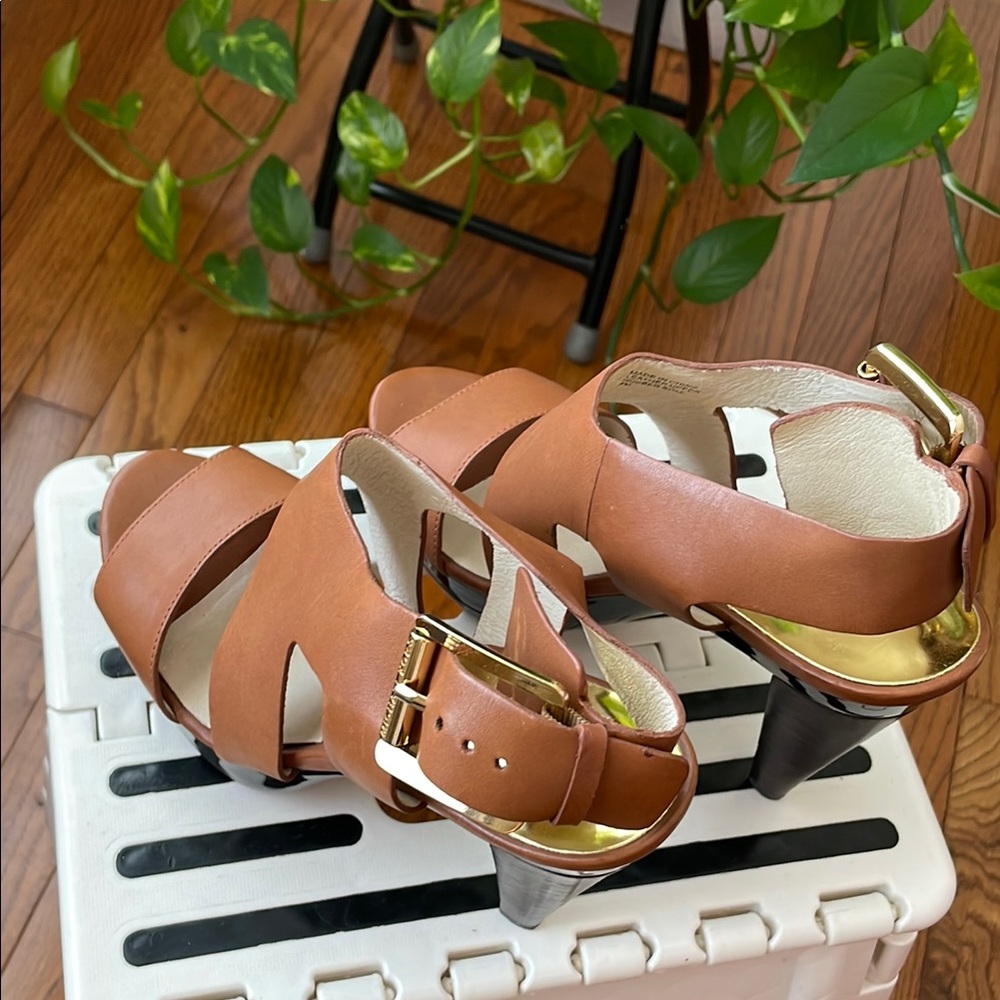 Elegant Tan Heeled Sandals
